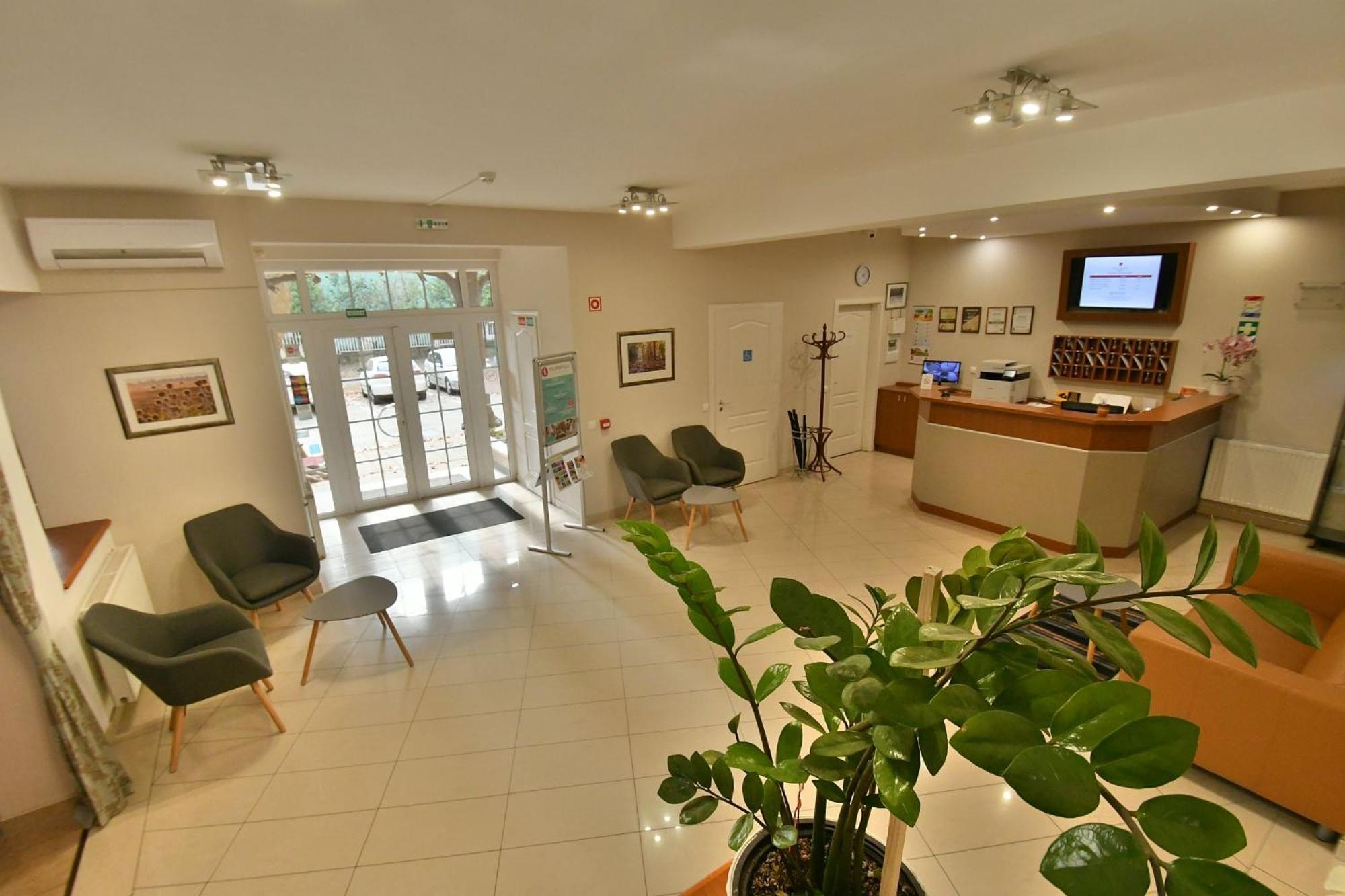 Hotel Platan เซแกชแฟเฮร์วาร์ ภายนอก รูปภาพ